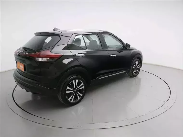 Nissan Kicks Preto 10