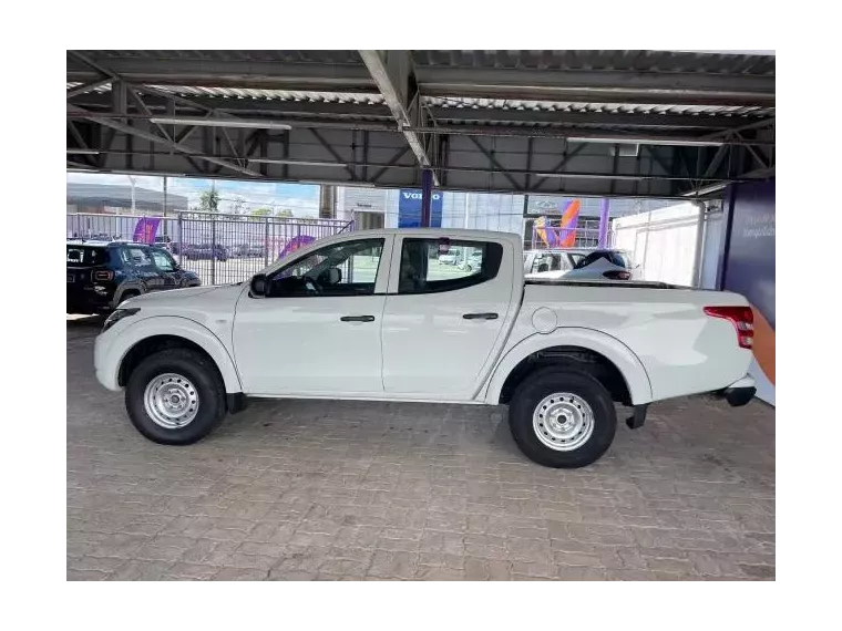 Mitsubishi L200 Branco 4