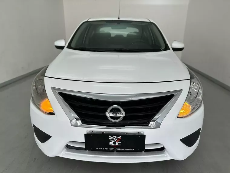 Nissan Versa Branco 8