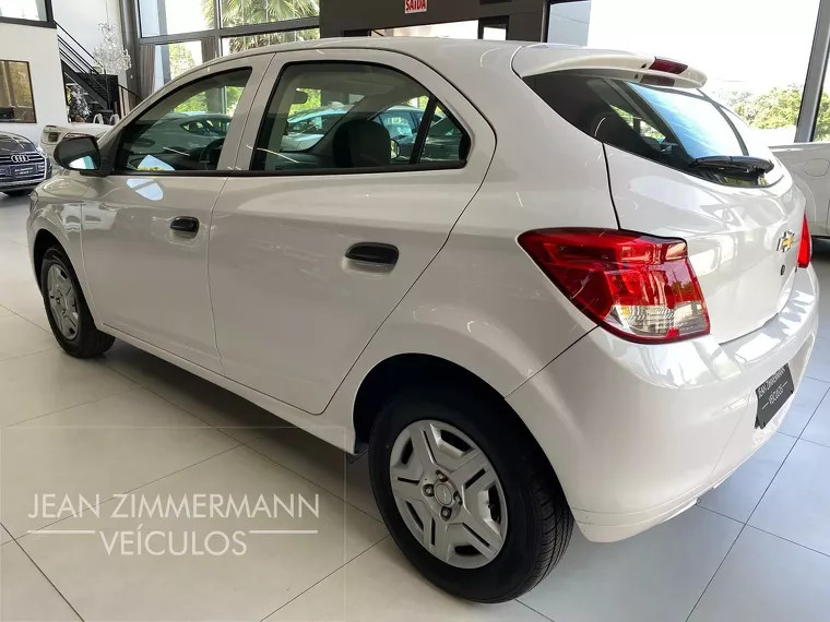 Chevrolet Onix Branco 2