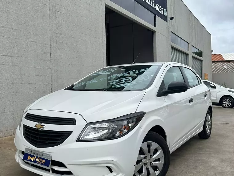 Chevrolet Onix Branco 1