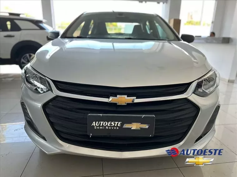 Chevrolet Onix Prata 1