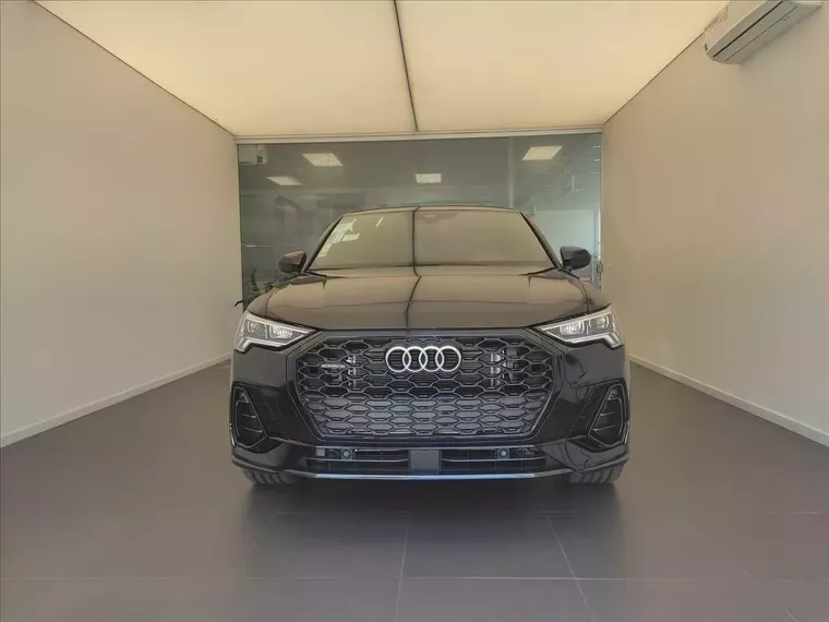 Audi Q3 Preto 5