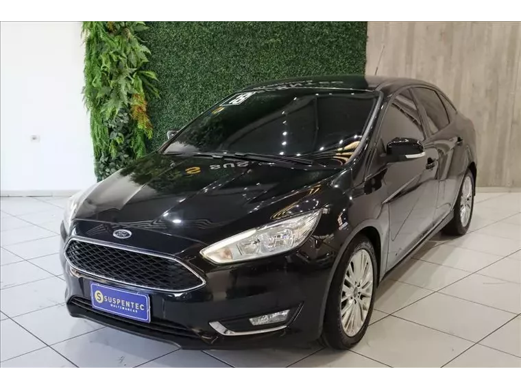 Ford Focus Preto 6