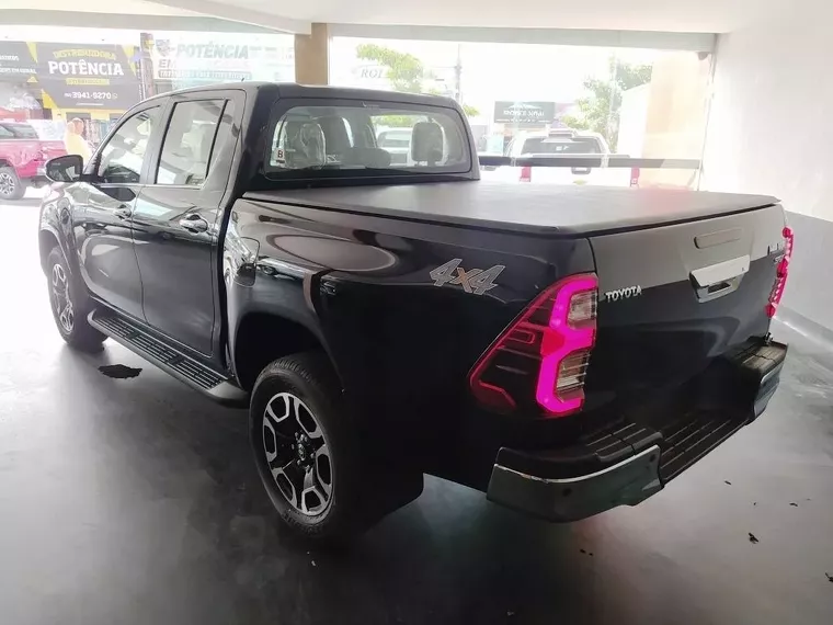 Toyota Hilux Preto 14