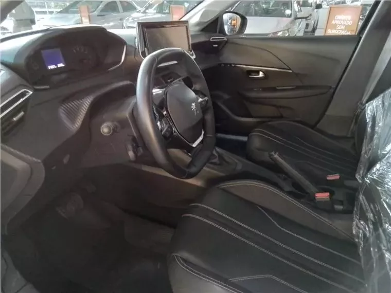 Peugeot 208 Preto 7