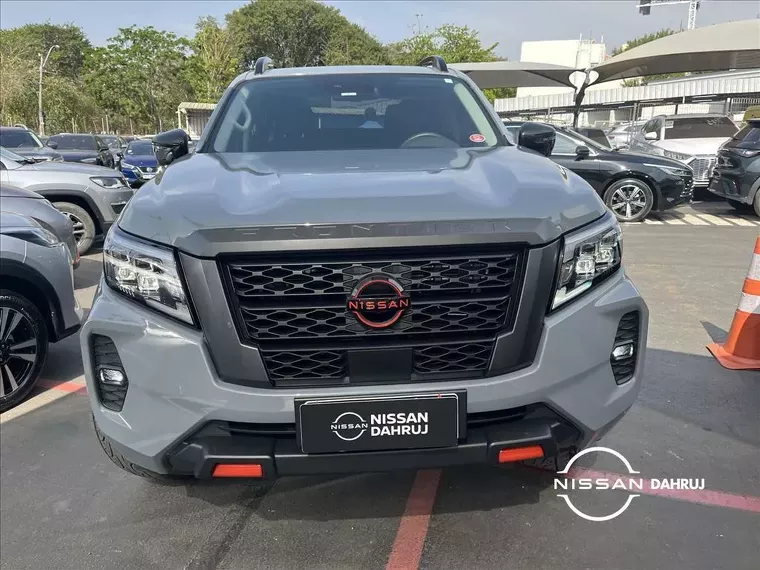 Nissan Frontier Cinza 2