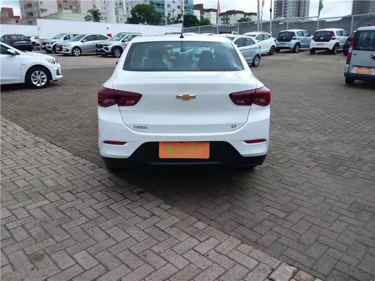 Chevrolet Onix Branco 5