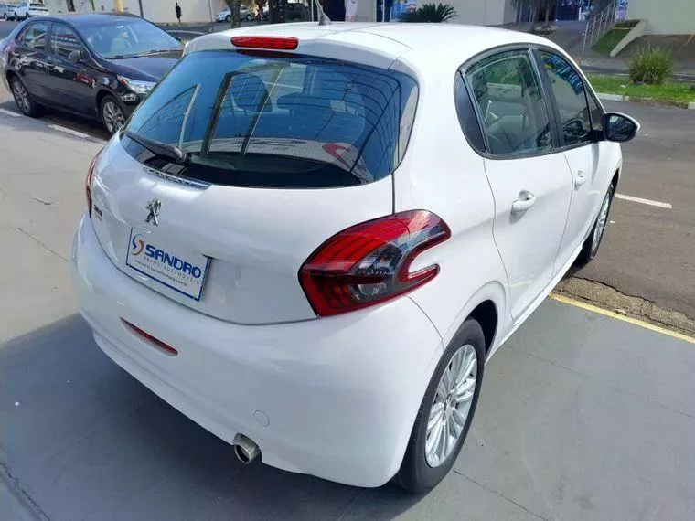 Peugeot 208 Branco 7