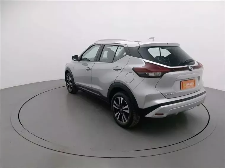 Nissan Kicks Prata 3