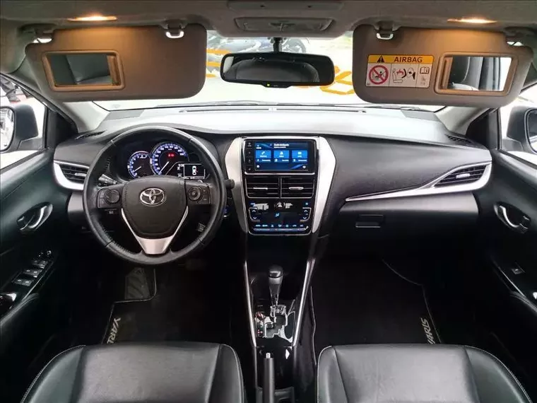 Toyota Yaris Prata 6