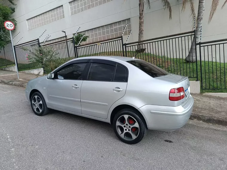 Volkswagen Polo Sedan Prata 13