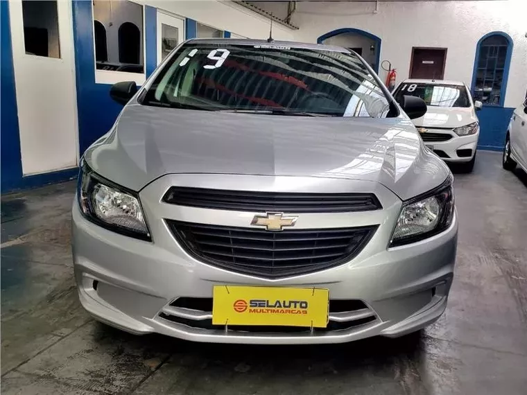 Chevrolet Onix Prata 4