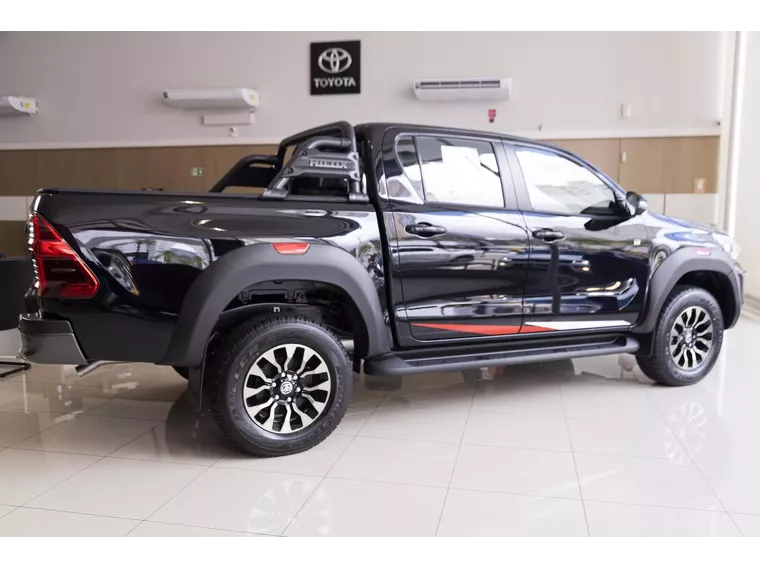 Toyota Hilux Preto 14