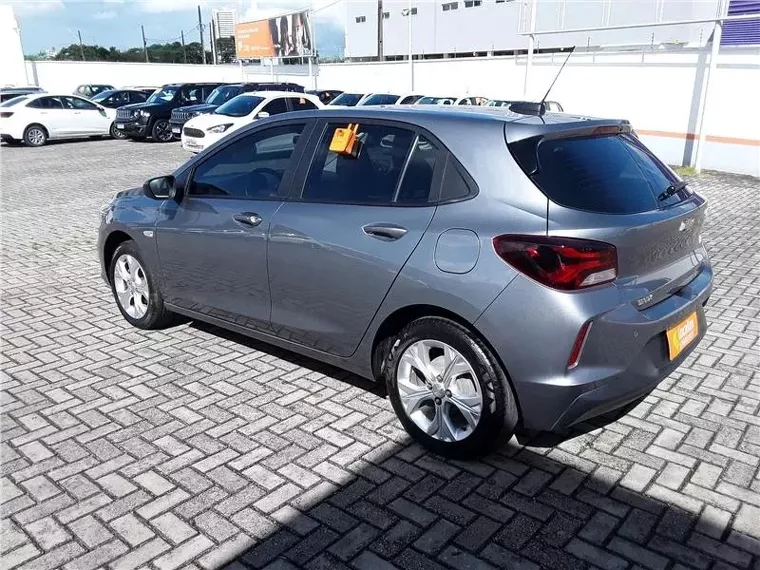 Chevrolet Onix Cinza 8