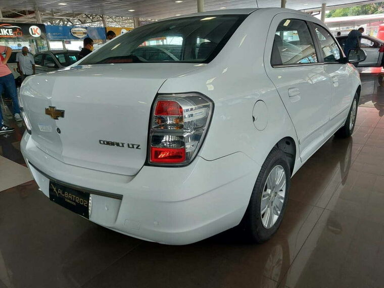 Chevrolet Cobalt Branco 11