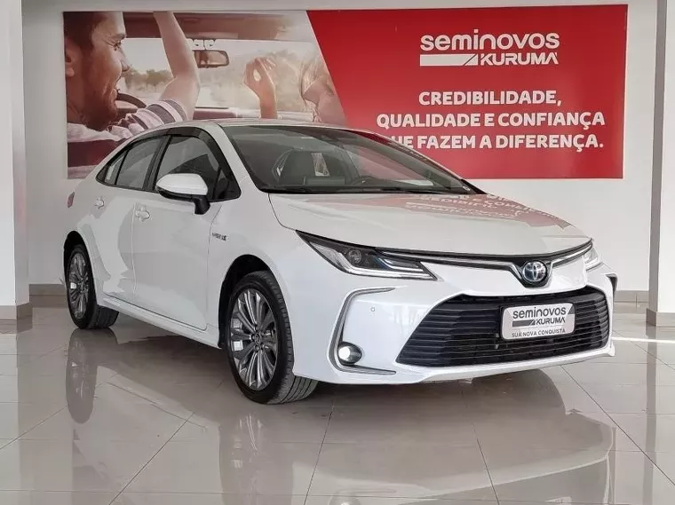 Toyota Corolla Branco 16