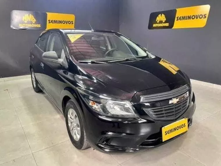 Chevrolet Onix Preto 9