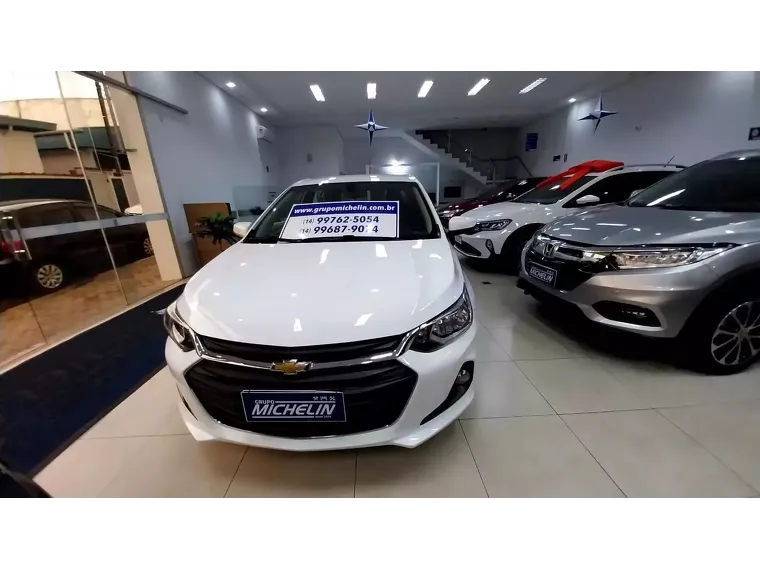 Chevrolet Onix Branco 11