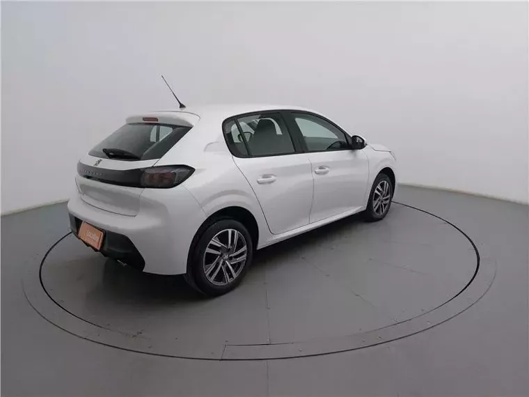 Peugeot 208 Branco 18