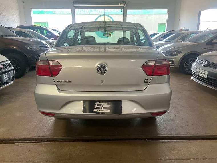 Volkswagen Voyage Prata 2