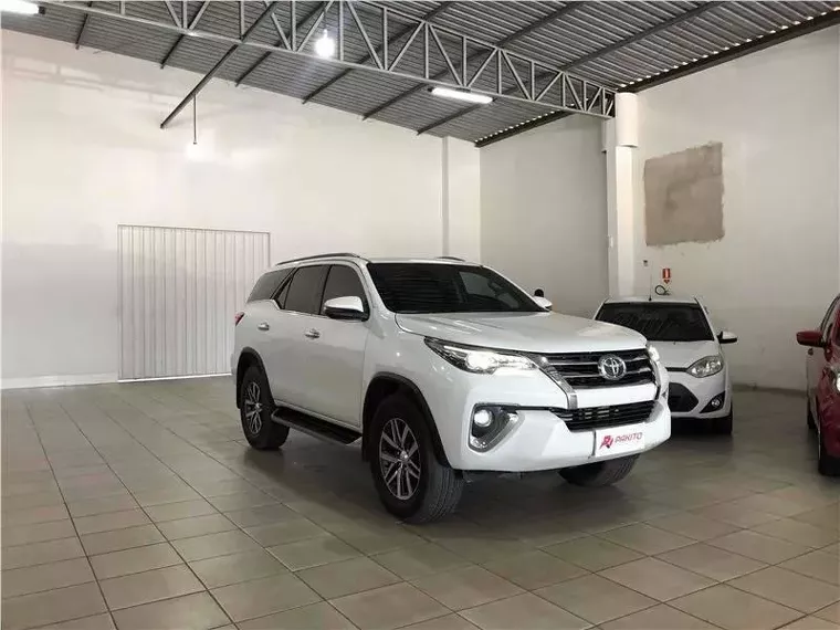 Toyota Hilux SW4 Branco 5