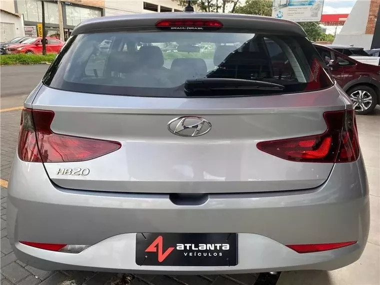 Hyundai HB20 Prata 12