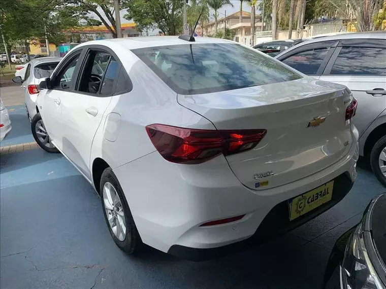 Chevrolet Onix Branco 1