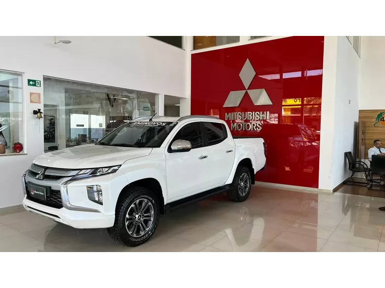 Mitsubishi L200 Triton Branco 9