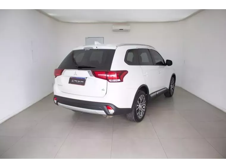 Mitsubishi Outlander Branco 12