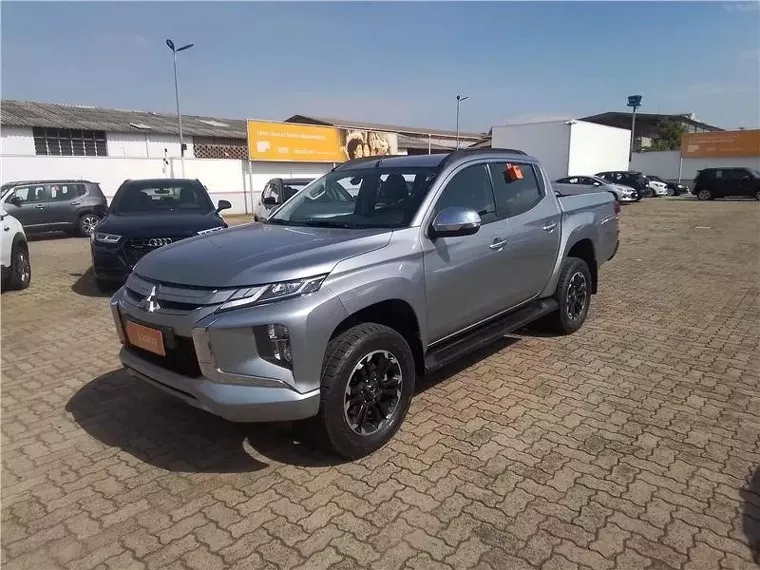 Mitsubishi L200 Triton Prata 11