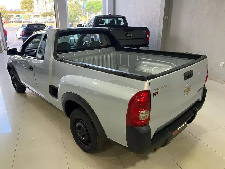 Chevrolet Montana Prata 12