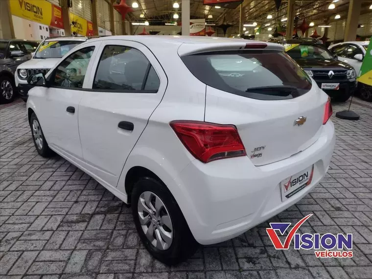 Chevrolet Onix Branco 12