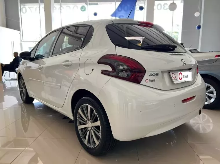 Peugeot 208 Branco 10