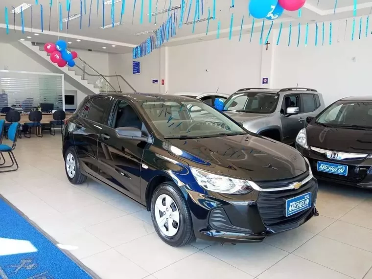 Chevrolet Onix Preto 9