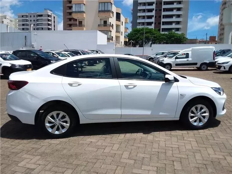 Chevrolet Onix Branco 6