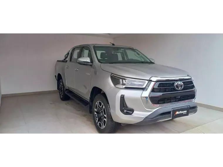 Toyota Hilux Prata 4