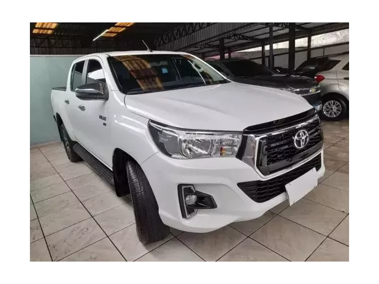 Toyota Hilux Branco 8