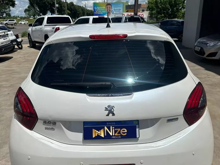 Peugeot 208 Branco 7