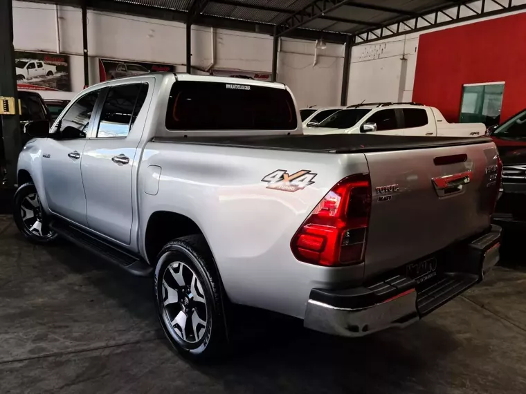 Toyota Hilux Prata 9