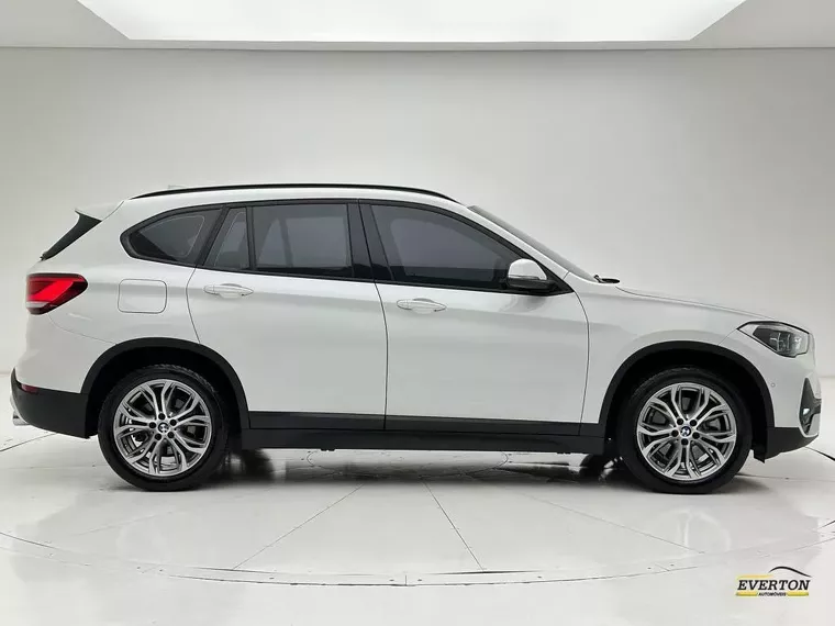 BMW X1 Branco 17