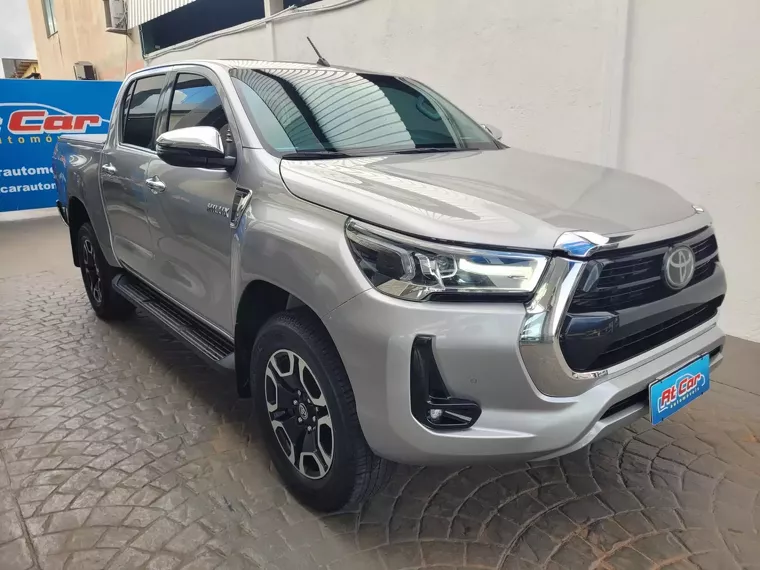 Toyota Hilux Prata 3