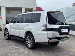 Mitsubishi Pajero Full