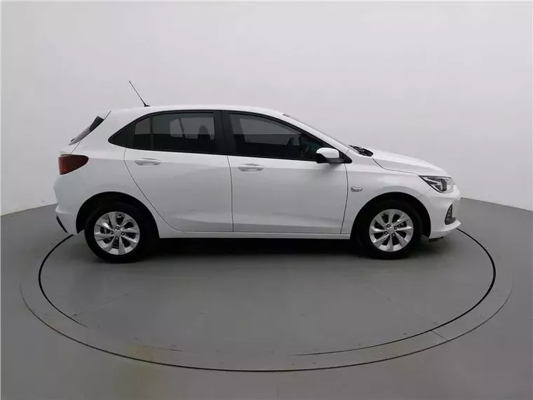 Chevrolet Onix Branco 10