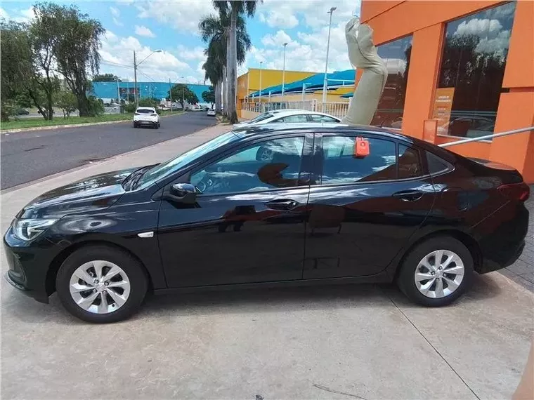 Chevrolet Onix Preto 10