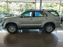 Toyota Hilux SW4