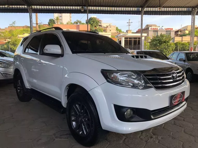 Toyota Hilux SW4 Branco 10