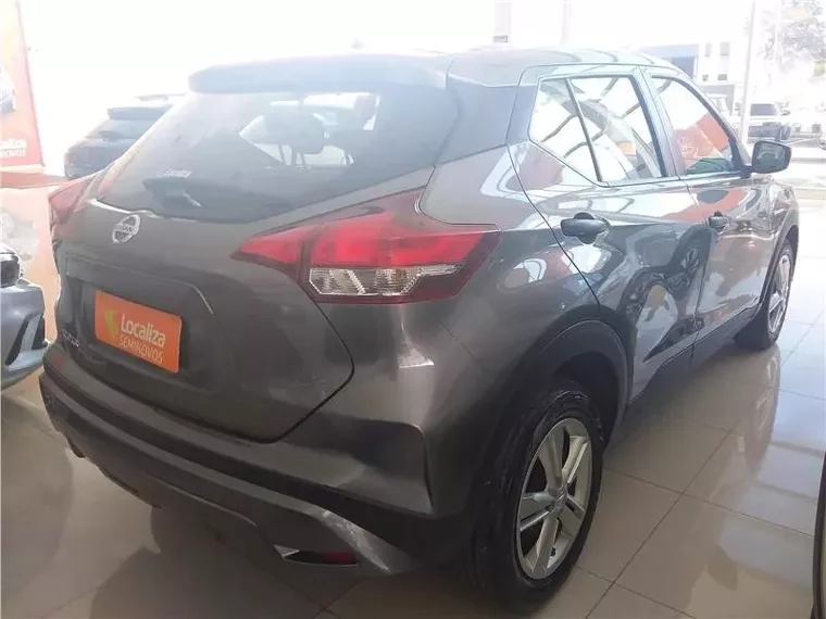 Nissan Kicks Cinza 10