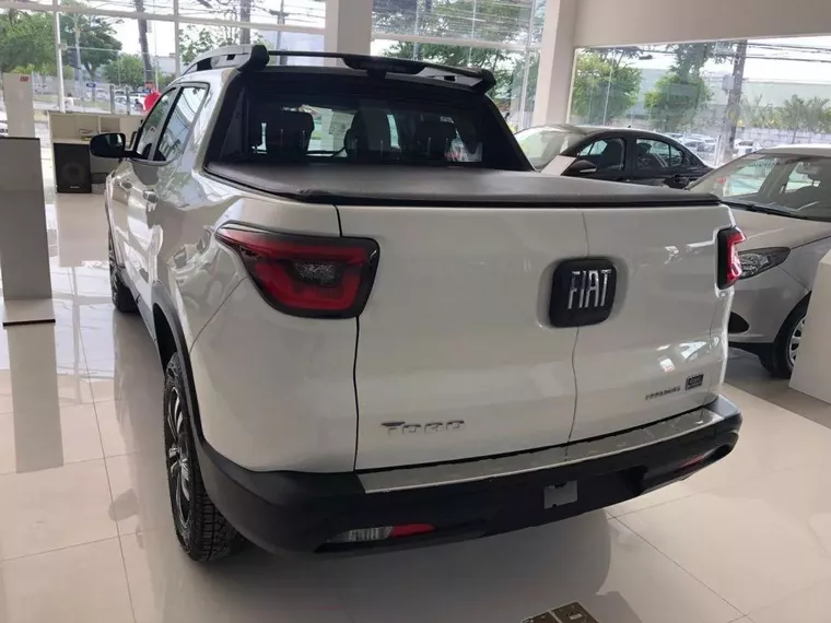 Fiat Toro Branco 3