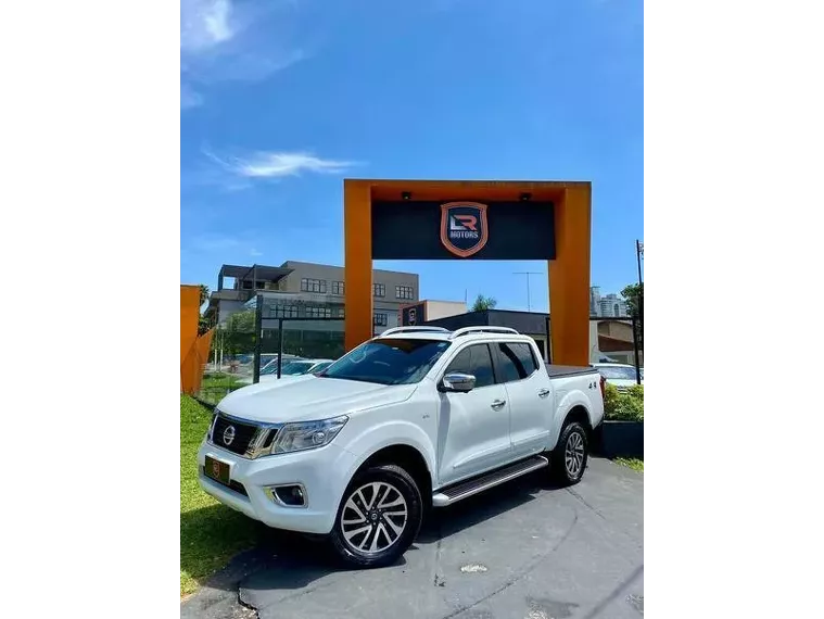 Nissan Frontier Branco 10